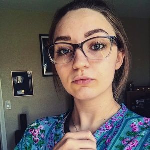 Meet your Posher, Lea